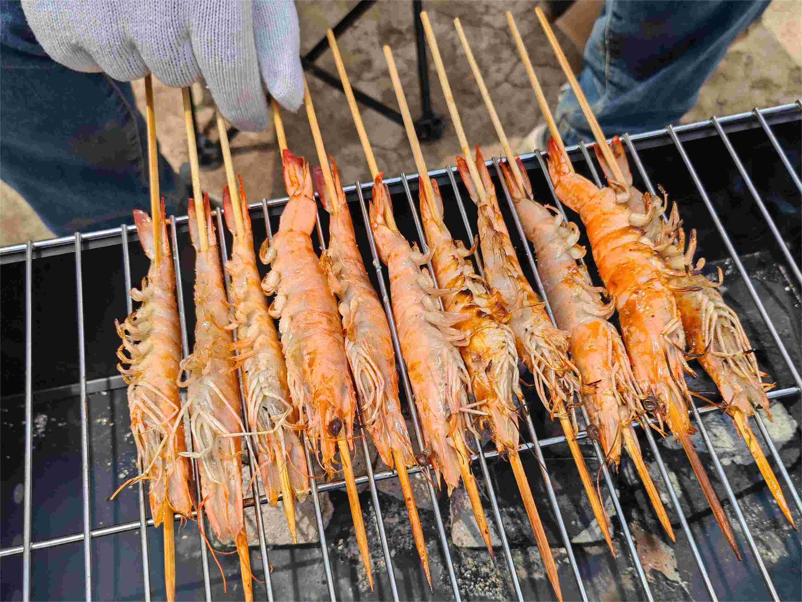 အုပ်စုလိုက် BBQ ၊ အစားအစာမျှဝေခြင်း - ပျော်ရွှင်ဖွယ် အလုပ်သမားနေ့။(၄)